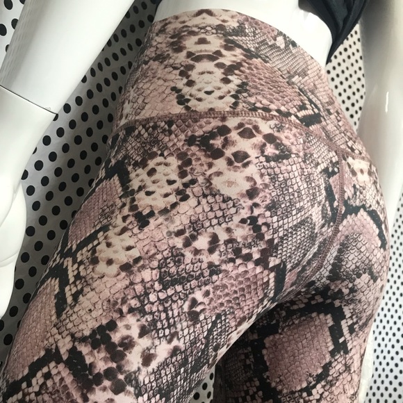 Evolution + Creation Extremely Realistic Python Capris Leggings/ Tights Sz Small - Picture 8 of 15